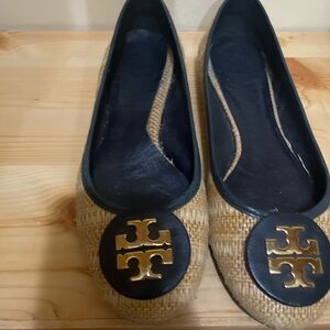 Women's Tan and Black Flats